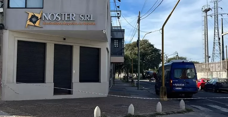 Boqueteros desvalijaron una distribuidora en barrio Candioti: robaron dinero, vinos y el DVR de las cámaras