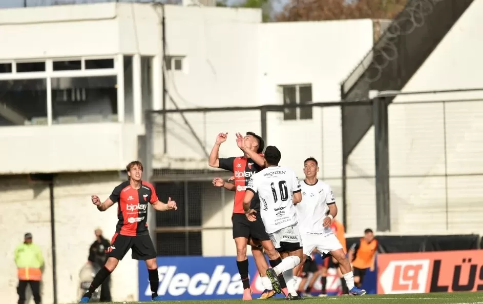 Colón empató sin goles ante All Boys y sumó un punto en Floresta