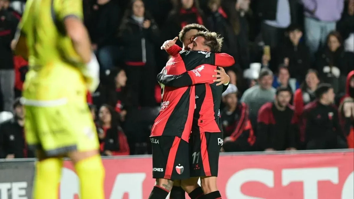 Colón volvió al triunfo en Santa Fe y se subió otra vez a la pelea por la punta