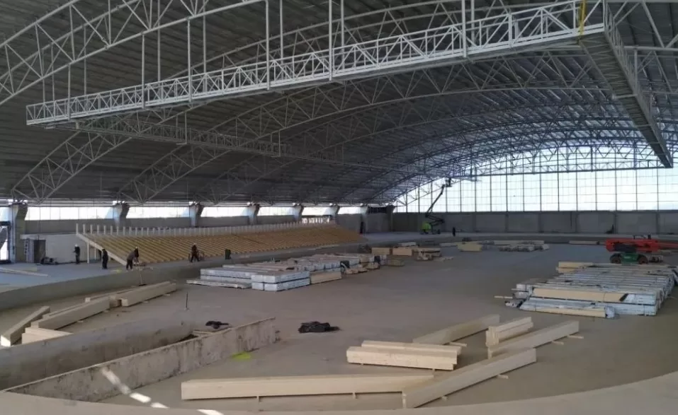Comenzó el montaje de la pista del nuevo velódromo de Rafaela