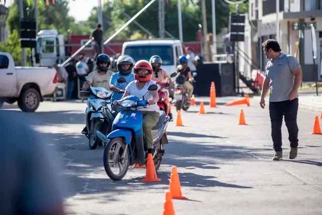 Evalúan endurecer las pruebas para renovar el carnet de motos en Santa Fe
