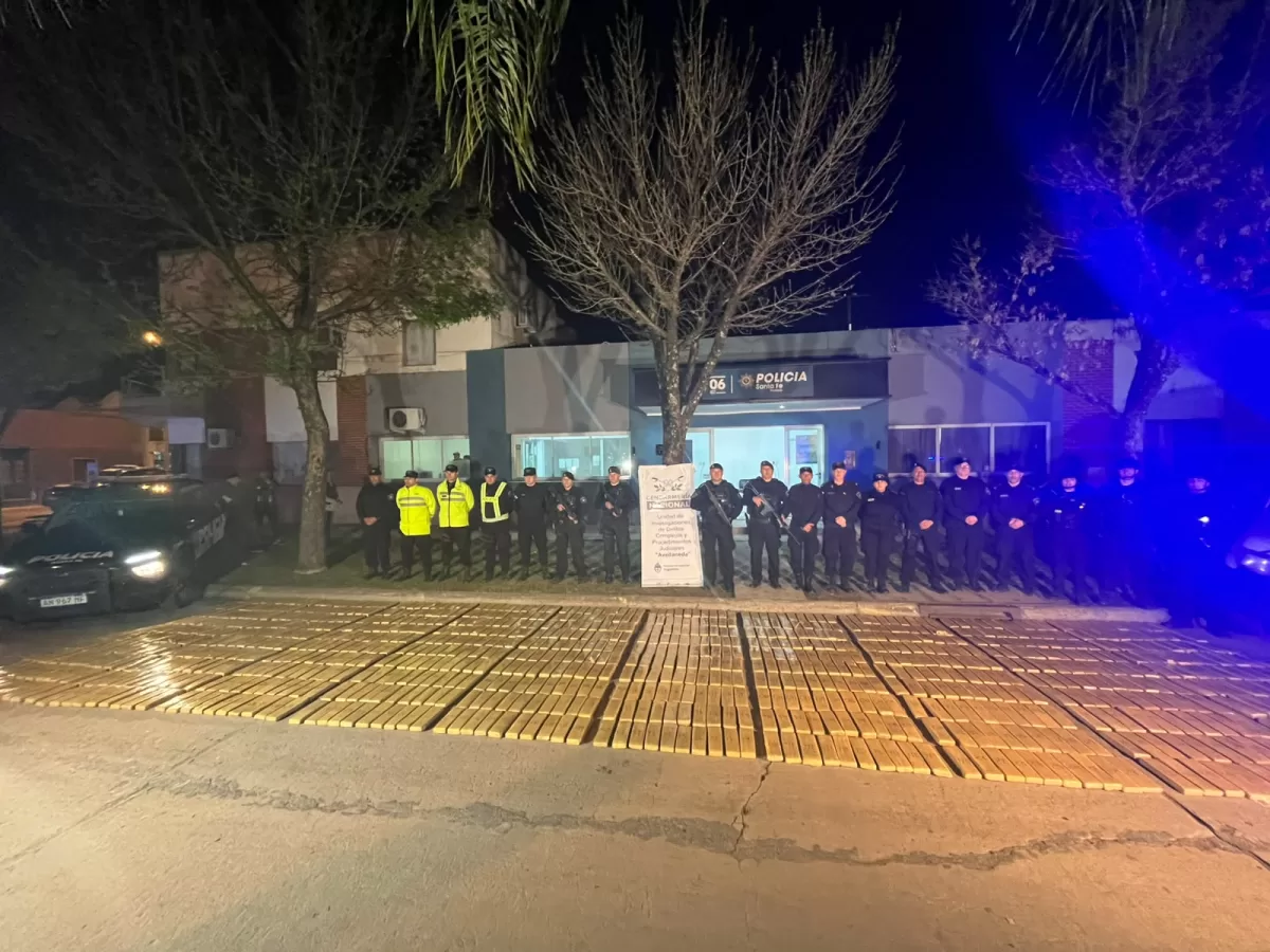 Hallaron casi una tonelada de marihuana tirada en el ingreso a un campo del norte de Santa Fe