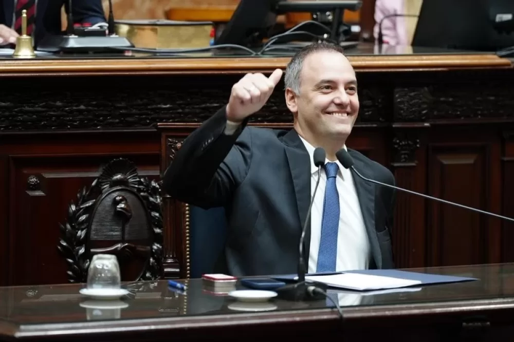 La oposición dio marcha atrás y pidió suspender la sesión para interpelar a Adorni