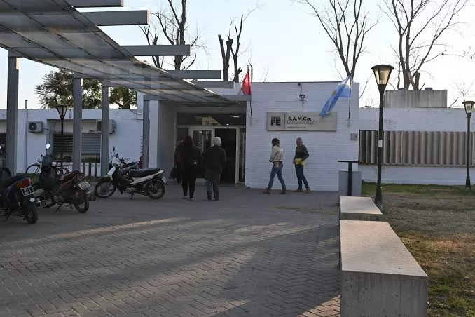 Murió un futbolista de 50 años en Santo Tomé y su hijo causó daños en el hospital