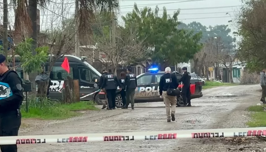 Un policía fue baleado durante un procedimiento en barrio Nueva Esperanza y permanece internado